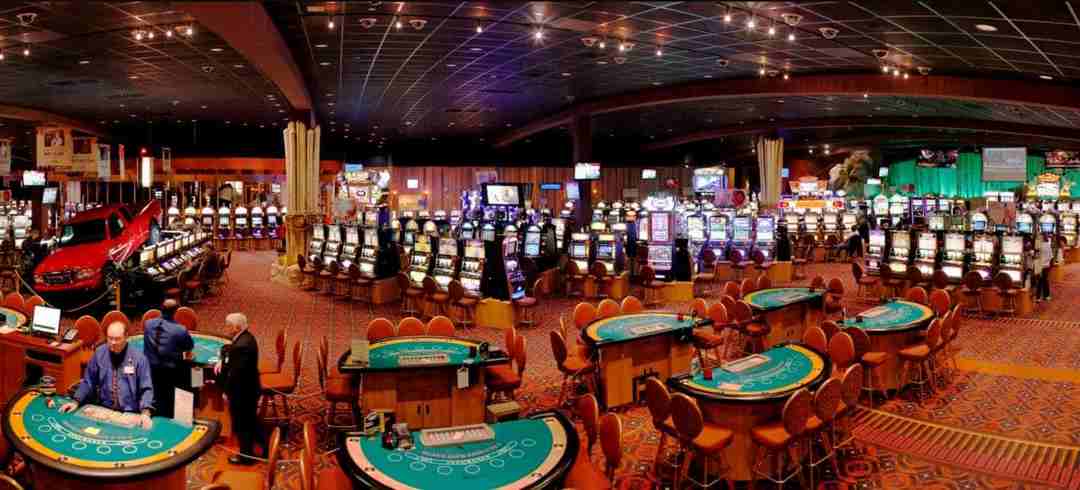 Người chơi cần đảm bảo điều kiện về độ tuổi khi tham gia casino